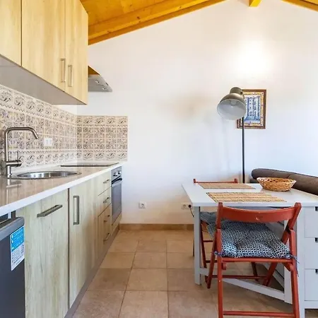 One Bedroom With Private Bathroom And Kitchen *