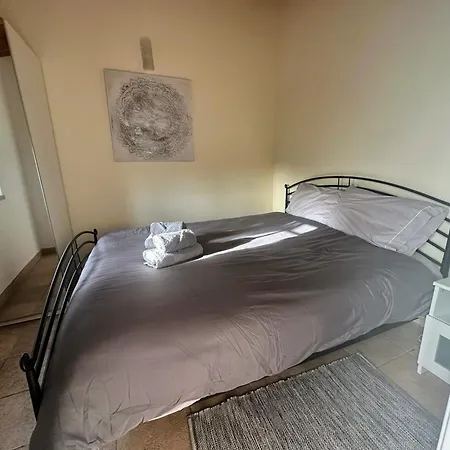 One Bedroom With Private Bathroom And Kitchen Алкобаса