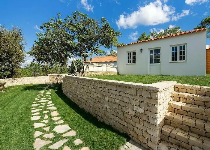 Шале One Bedroom With Private Bathroom And Kitchen Алкобаса