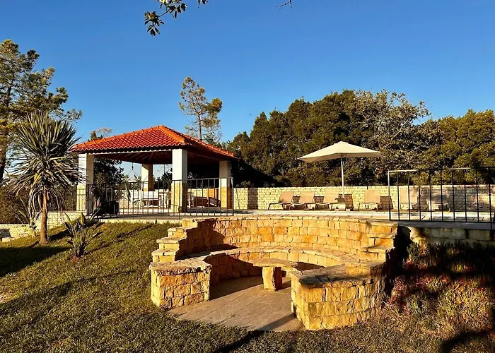 One Bedroom With Private Bathroom And Kitchen Шале Алкобаса